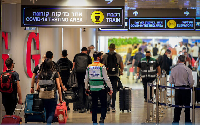 Travelers are seen at Ben Gurion Airport, on July 19, 2021. (Avshalom Sassoni/Flash90)