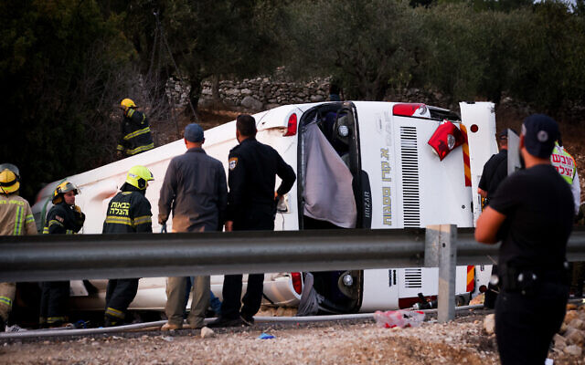The scene of a serious accident between a bus and two cars on Route 89 in the northern Galilee, September 29, 2021. (David Cohen/Flash90)