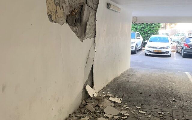 Cracks are seen in the side of an apartment building in Holon that was evacuated over fears it could collapse, September 11, 2021. (Fire and Rescue Services) Cracks are seen in the side of an apartment building in Holon that was evacuated over fears it could collapse, September 11, 2021. (Fire and Rescue Services)