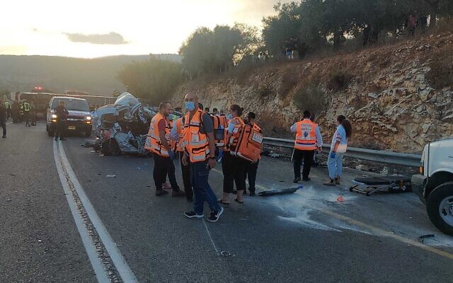 United Hatzalah volunteers work at the site of a deadly bus crash near Hurfeish on Route 89 on September 29, 2021. (United Hatzalah)