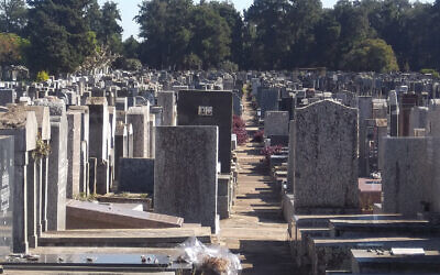 The Jewish cemetery of La Tablada in Buenos Aires, Argentina, pictured in 2013. (Wikimedia Commons/Dario Alpern)