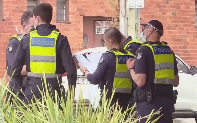 Australian police outside a synagogue in Melbourne where worshipers were apparently holding Rosh Hashanah services in violation of local lockdown rules, September 7, 2021. (Screen capture: Twitter) Australian police outside a synagogue in Melbourne where worshipers were apparently holding Rosh Hashanah services in violation of local lockdown rules, September 7, 2021. (Screen capture: Twitter)