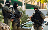 Israeli Border Police in the village of Nau'ra search for six Palestinian fugitives who escaped from a high security prison in northern Israel, on September 7, 2021. (Flash90)