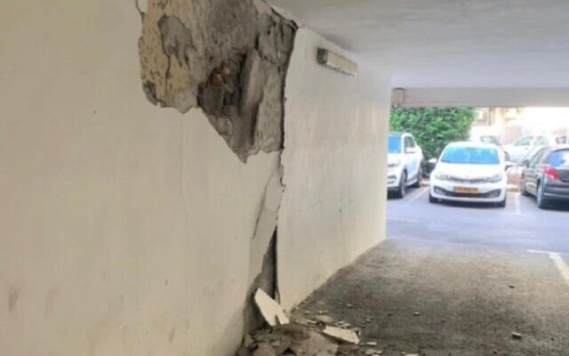 Cracks are seen in the walls of an apartment building in Holon on September 11, 2021. (Courtesy) Cracks are seen in the walls of an apartment building in Holon on September 11, 2021. (Courtesy)