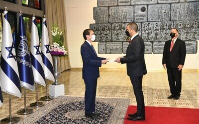 Bahrain's first-ever envoy to Israel Khaled Yousif Al-Jalahma (R) presents his letter of credence to President Isaac Herzog in Jerusalem, September 14, 2021. (Amos Ben-Gershom/GPO)