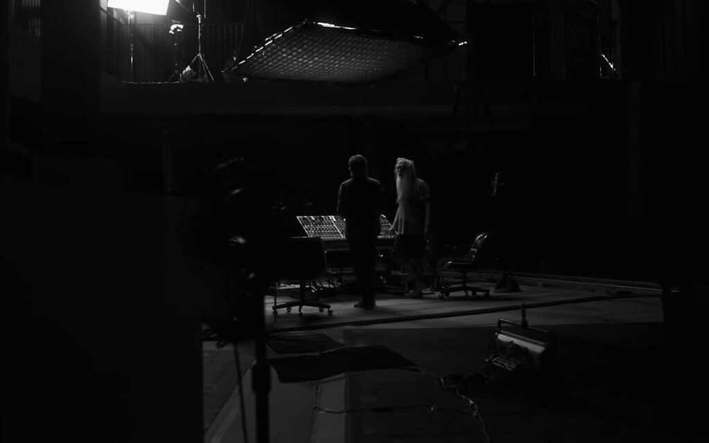 Paul McCartneyey, left, with music producer Rick Rubin in 'McCartney 3,2,1.' (YouTube screenshot/ Hulu)