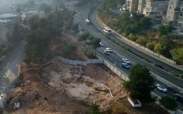 A 2,000-year-old stone quarry discovered in the Jerusalem neighborhood of Har Hotzvim. (Shai Halevi, Israel Antiquities Authority) A 2,000-year-old stone quarry discovered in the Jerusalem neighborhood of Har Hotzvim. (Shai Halevi, Israel Antiquities Authority)