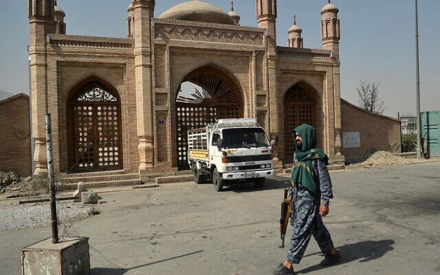 A Taliban fighter walks past the entrance of the Eid Gah mosque where a blast struck a day before, in Kabul on October 4, 2021. (Hoshang Hashimi / AFP) A Taliban fighter walks past the entrance of the Eid Gah mosque where a blast struck a day before, in Kabul on October 4, 2021. (Hoshang Hashimi / AFP)