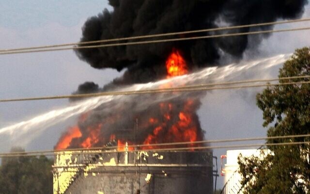 Firefighters try to extinguish a fire in one of the tanks at the Zahrani oil facility in southern Lebanon on October 11, 2021, sparking alarm as the country grapples with dire hydrocarbon shortages. (Mahmoud ZAYYAT / AFP) Firefighters try to extinguish a fire in one of the tanks at the Zahrani oil facility in southern Lebanon on October 11, 2021, sparking alarm as the country grapples with dire hydrocarbon shortages. (Mahmoud ZAYYAT / AFP)