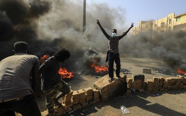 Sudanese protesters burn tires to block a road in Khartoum on October 25, 2021 (AFP)