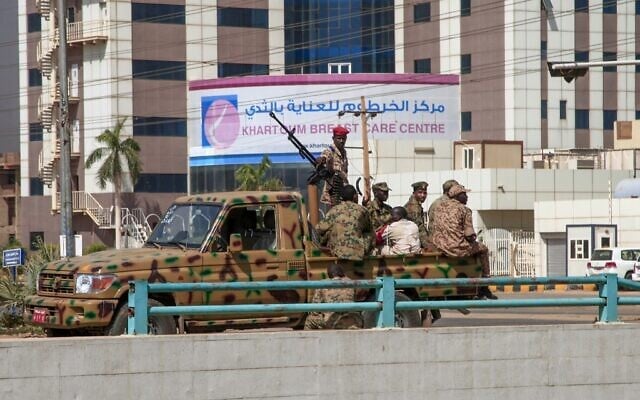 Sudanese security forces deploy in the capital Khartoum on October 25, 2021 (AFP)