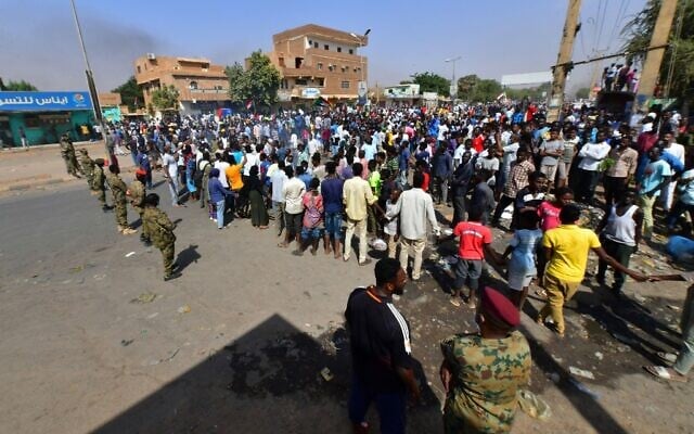 Sudanese security forces keep watch as they protect a military hospital and government offices during protests against a military coup that overthrew the transition to civilian rule, in the capital Khartoum's twin city of Omdurman, on October 25, 2021. (AFP) Sudanese security forces keep watch as they protect a military hospital and government offices during protests against a military coup that overthrew the transition to civilian rule, in the capital Khartoum's twin city of Omdurman, on October 25, 2021. (AFP)