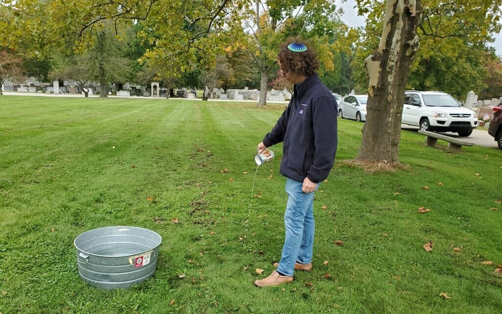 Dr. Jonathan Weinkle of Pittsburgh's New Community Chevra Kadisha pours water as part of an October 3 ritual completion of tahara ruchanit, or spiritual cleansing. (Adam Reinherz/ Pittsburgh Jewish Chronicle via JTA) Dr. Jonathan Weinkle of Pittsburgh's New Community Chevra Kadisha pours water as part of an October 3 ritual completion of tahara ruchanit, or spiritual cleansing. (Adam Reinherz/ Pittsburgh Jewish Chronicle via JTA)