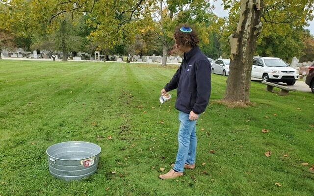 Dr. Jonathan Weinkle of Pittsburgh's New Community Chevra Kadisha pours water as part of an October 3 ritual completion of tahara ruchanit, or spiritual cleansing. (Adam Reinherz/ Pittsburgh Jewish Chronicle via JTA)