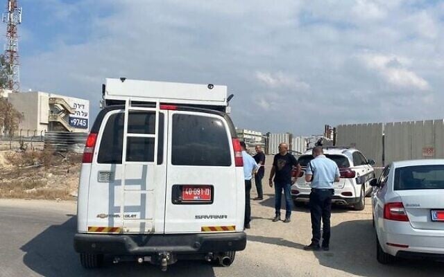 Police at the scene of a suspected murder of a 17-year-old girl in Kiryat Motzkin, on October 2, 2021. (Israel Police) Police at the scene of a suspected murder of a 17-year-old girl in Kiryat Motzkin, on October 2, 2021. (Israel Police)