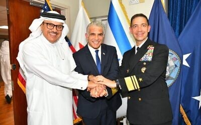 From left, Bahrain's Foreign Minister Abdullatif al Zayani, Foreign Minister Yair Lapid, and US Fifth Fleet commander Vice Admiral Brad Cooper aboard the USS Pearl Harbor, September 30, 2021 (Shlomi Amsalem, GPO) From left, Bahrain's Foreign Minister Abdullatif al Zayani, Foreign Minister Yair Lapid, and US Fifth Fleet commander Vice Admiral Brad Cooper aboard the USS Pearl Harbor, September 30, 2021 (Shlomi Amsalem, GPO)
