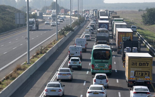Illustrative: Heavy traffic on Route 6, near Nitzanei Oz, Dec 23, 2019.(Gili Yaari/Flash90) Illustrative: Heavy traffic on Route 6, near Nitzanei Oz, Dec 23, 2019.(Gili Yaari/Flash90)