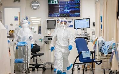 Illustrative image: Shaare Zedek hospital staff wear safety gear as they work in a coronavirus ward, in Jerusalem on September 23, 2021. (Yonatan Sindel/Flash90) Illustrative image: Shaare Zedek hospital staff wear safety gear as they work in a coronavirus ward, in Jerusalem on September 23, 2021. (Yonatan Sindel/Flash90)