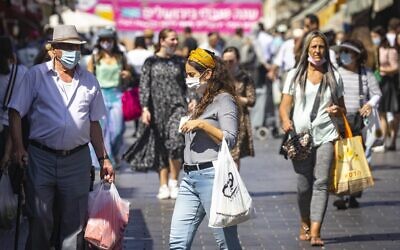 People shop at the Mahane Yehuda market in Jerusalem on September 29, 2021. (Olivier Fitoussi/Flash90)