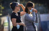 People with face masks in Jerusalem city center on October 3, 2021. (Olivier Fitoussi/Flash90)
