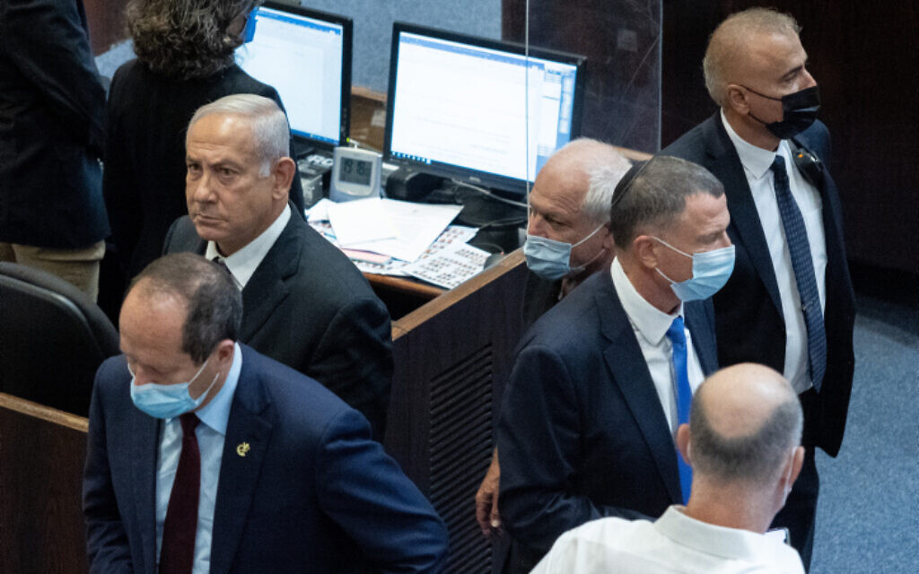 Benjamin Netanyahu walks next to MKs Yuli Edelstein and Nir Barkat in the Knesset on October 11, 2021. (Yonatan Sindel/Flash90) Benjamin Netanyahu walks next to MKs Yuli Edelstein and Nir Barkat in the Knesset on October 11, 2021. (Yonatan Sindel/Flash90)