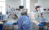 Shaare Zedek hospital team members wearing safety gear as they work in the Coronavirus ward of Shaare Zedek hospital in Jerusalem, on October 14, 2021. (Olivier Fitoussi/Flash90)