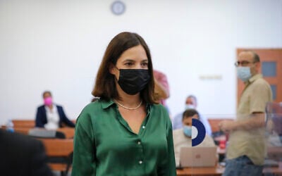 Walla News Department head Michal Klein arrives for her testimony in the trial against former prime minister Benjamin Netanyahu, at the Jerusalem District Court, October 18, 2021. (Yonatan Sindel/Flash90)