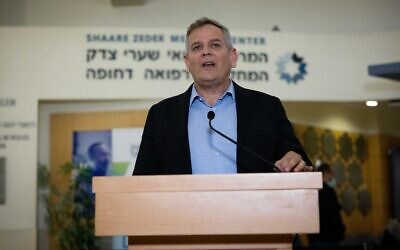 Health Minister Nitzan Horowitz speaks during a press conference at Shaare Zedek Medical Center in Jerusalem, October 18, 2021. (Yonatan Sindel/ Flash90)