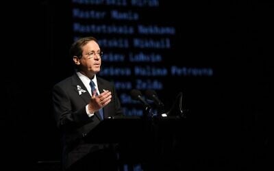 President Isaac Herzog speaks at the Babi Yar massacre memorial in Kyiv, on October 6, 2021 (Haim Zach/GPO)