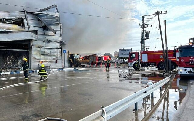 A fire at the Z Center shopping mall in the central Israel town of Qalansawe, October 16, 2021 (Fire and Rescue Services) A fire at the Z Center shopping mall in the central Israel town of Qalansawe, October 16, 2021 (Fire and Rescue Services)