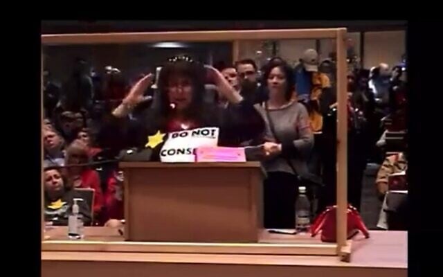 Anti-mask activist wearing a yellow star at the Anchorage Assembly meeting on mask mandates, September 20, 2021 (Screen grab/Twitter) Anti-mask activist wearing a yellow star at the Anchorage Assembly meeting on mask mandates, September 20, 2021 (Screen grab/Twitter)