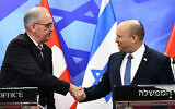 Prime Minister Naftali Bennett (right) shakes hands with Swiss President Guy Parmelin in Jerusalem on October 28, 2021. (Haim Zach/GPO)