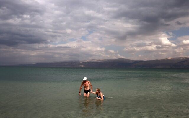 People take a dip in the Dead Sea near the Mitzpe Shalem settlement in the West Bank, on September 24, 2021. (Menahem KAHANA / AFP) People take a dip in the Dead Sea near the Mitzpe Shalem settlement in the West Bank, on September 24, 2021. (Menahem KAHANA / AFP)