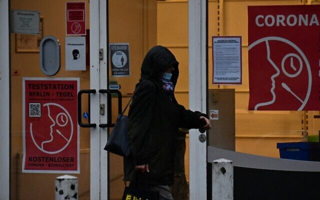 A pedestrian walks past a COVID test center in Berlin, on November 4, 2021.(Tobias Schwarz/AFP)