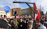 A demonstrator holds a mock-up of a gallows as he take part in a rally held by Austria's far-right Freedom Party FPOe against the measures taken to curb the coronavirus pandemic, at Maria Theresien Platz square in Vienna, Austria on November 20, 2021 (Joe Klamar / AFP)
