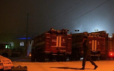 Rescuers conduct a search operation at the Listvyazhnaya coal mine in the Kemerovo region near the town of Belovo after an accident on November 25, 2021 (Alexander Patrin / AFP)