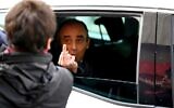 French far-right media pundit Eric Zemmour giving the middle finger to a woman who insulted him after a visit in Marseille, southern France, on November 27, 2021. (Nicolas TUCAT / AFP)