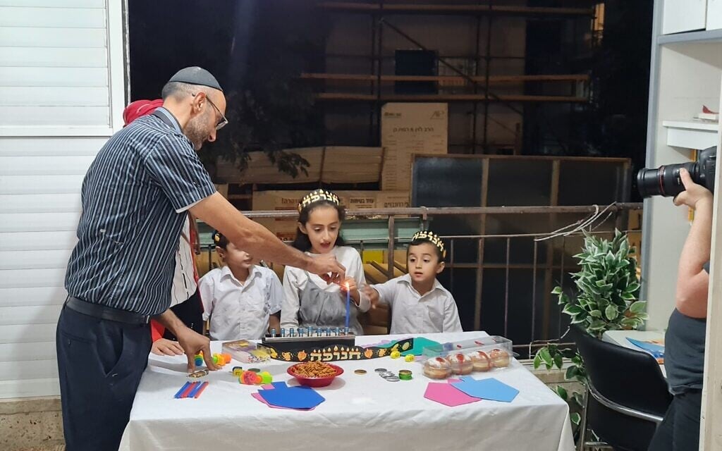 Behind the scenes at a Jewish Life Photo Bank photo shoot. (Laura Ben David)