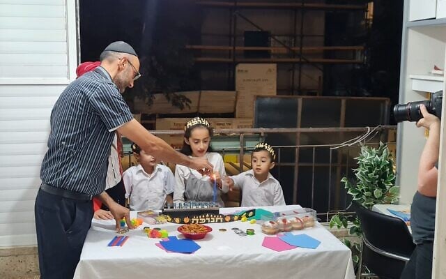 Behind the scenes at a Jewish Life Photo Bank photo shoot. (Laura Ben David)