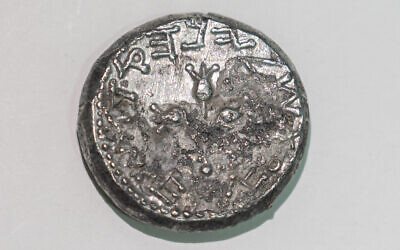 The silver coin with an engraving of the headquarters of the High Priest and the inscription 'Holy Jerusalem' (Yaniv Berman/City of David and the Israel Antiquities Authority)
