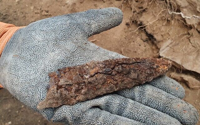 A weapon uncovered in the Lachish Forest excavation, probably used in battle in the Hellenistic period (Saar Ganor, Israel Antiquities Authority)