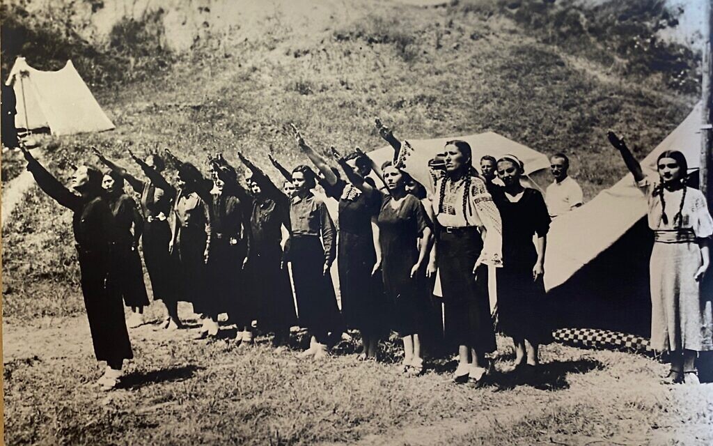 A group of Romanian fascist women saluting, c. 1935, Kampf und Sieg (‘Struggle and Victory’) photo album. (CNSAS Archives)