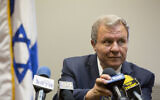 Meir Sheetrit at the Knesset, on October 27, 2014 (Yonatan Sindel/Flash90)
