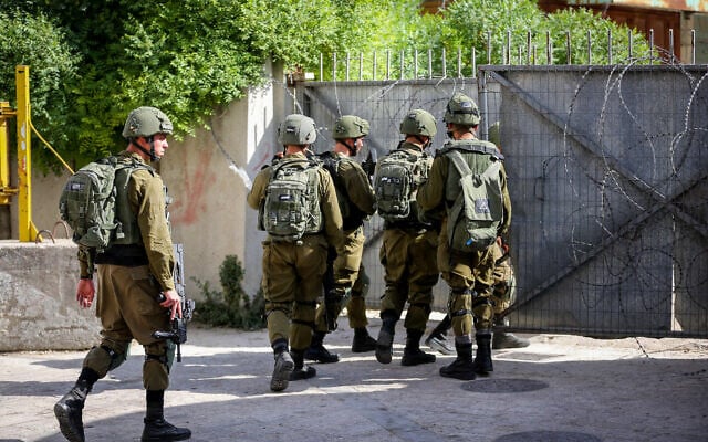 Israeli soldiers patrol in the West Bank city of Hebron on May 21, 2019. (Wisam Hashlamoun/Flash90) Israeli soldiers patrol in the West Bank city of Hebron on May 21, 2019. (Wisam Hashlamoun/Flash90)