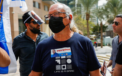 Aryeh Schiff, who shot and killed a thief who broke into his car at his home in Arad, seen with supporters as he arrives for a court hearing at the Beersheba District Court, March 21, 2021. (Flash90)