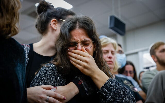 Friends and family attend the funeral of Eliyahu Kay, a 26-year-old immigrant from South Africa who was killed by a Palestinian gunman the day before in a terror attack in Jerusalem's Old City, seen at Har HaMenuchot Cemetery in Jerusalem, November 22, 2021. (Olivier Fitoussi/Flash90)