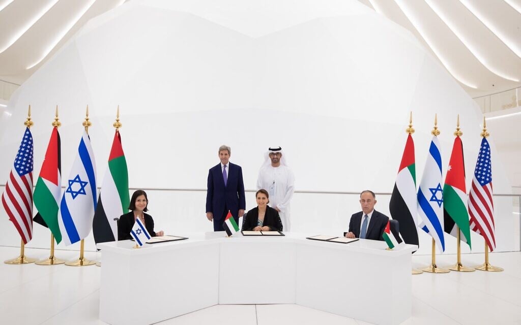 L-R: Energy and Water Resources Minister Karine Elharrar, UAE Climate Change Minister Mariam Almheiri and Jordan Water and Irrigation Minister Mohammed Al-Najjar sign a water agreement at a Dubai Expo event on November 22, 2021, as US Climate Envoy John Kerry and UAE Crown Prince Mohammed bin Zayed look on. (UAE Foreign Ministry/Twitter) L-R: Energy and Water Resources Minister Karine Elharrar, UAE Climate Change Minister Mariam Almheiri and Jordan Water and Irrigation Minister Mohammed Al-Najjar sign a water agreement at a Dubai Expo event on November 22, 2021, as US Climate Envoy John Kerry and UAE Crown Prince Mohammed bin Zayed look on. (UAE Foreign Ministry/Twitter)
