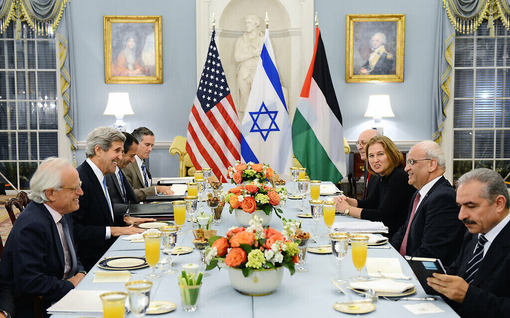 The opening luncheon of the last Israeli-Palestinian final status negotiations, in the Secretary of State’s dining room, July 29, 2013. On the American side of the table is US Secretary of State John Kerry, with Martin Indyk to his right; on the other side of the table is Tzipi Livni with Saeb Erakat on her left. (US State Department)