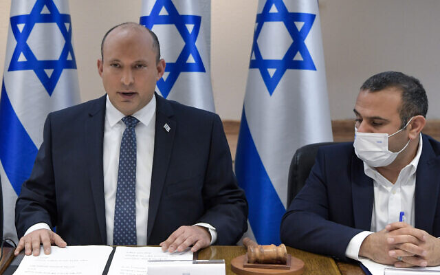 Prime Minister Naftali Bennett (left) speaks at a meeting of the coronavirus cabinet at the Kirya military base in Tel Aviv, on November 26, 2021. (Kobi Gideon / GPO) Prime Minister Naftali Bennett (left) speaks at a meeting of the coronavirus cabinet at the Kirya military base in Tel Aviv, on November 26, 2021. (Kobi Gideon / GPO)