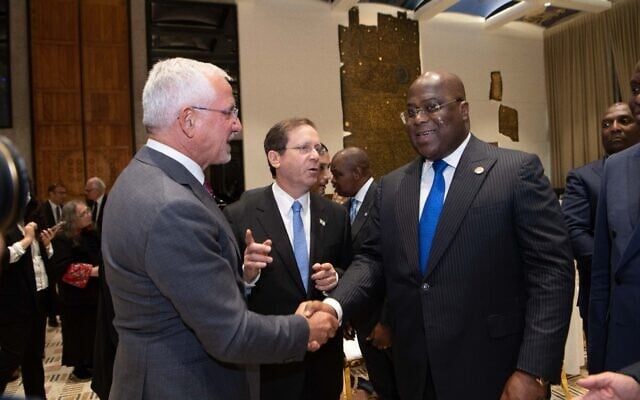 Save A Child's Heart Africa President Haim Taib (L) speaks with Congolese President Felix Tshisekedi (R) as President Isaac Herzog looks on, October 27, 2021 (courtesy) Save A Child's Heart Africa President Haim Taib (L) speaks with Congolese President Felix Tshisekedi (R) as President Isaac Herzog looks on, October 27, 2021 (courtesy)